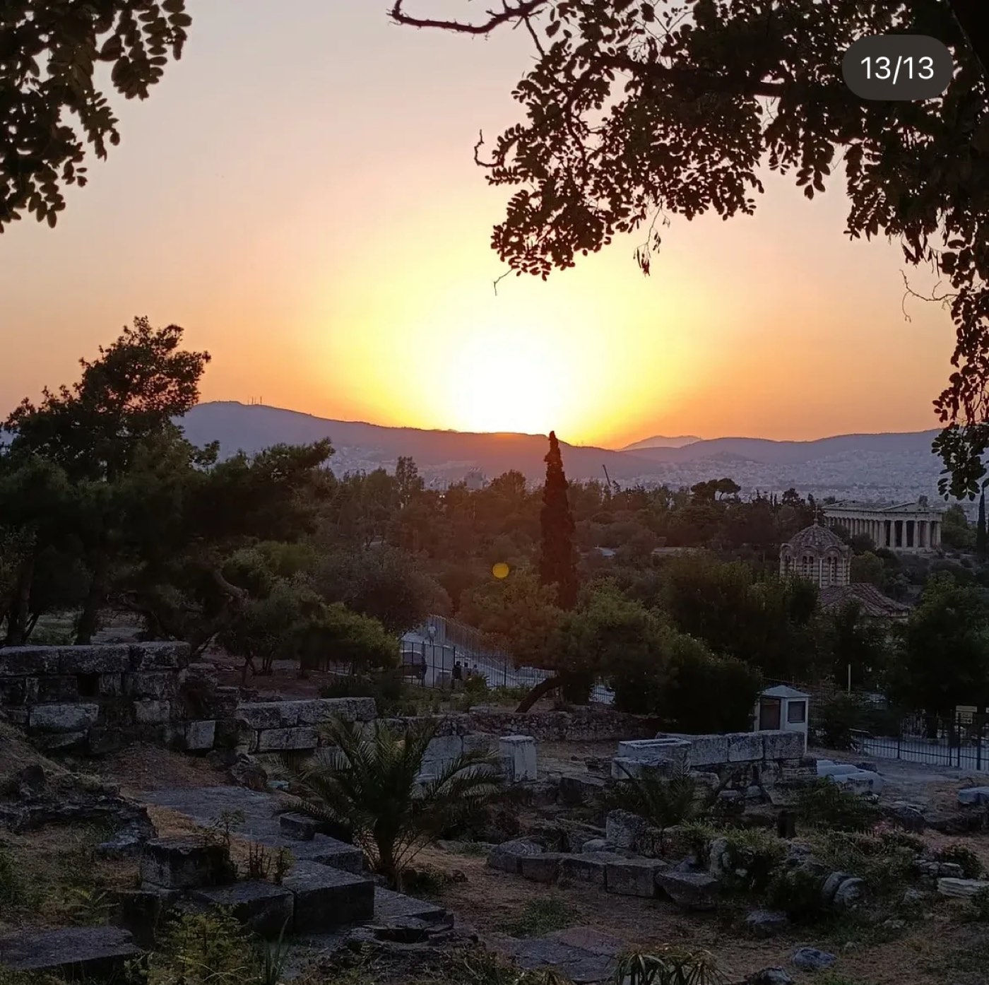 Atardecer sobre el Templo de Hefesto y el Ágora de Atenas, Grecia