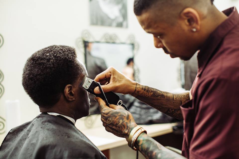 Estudiantes de barbería en Nueva York — AQT Ecuador