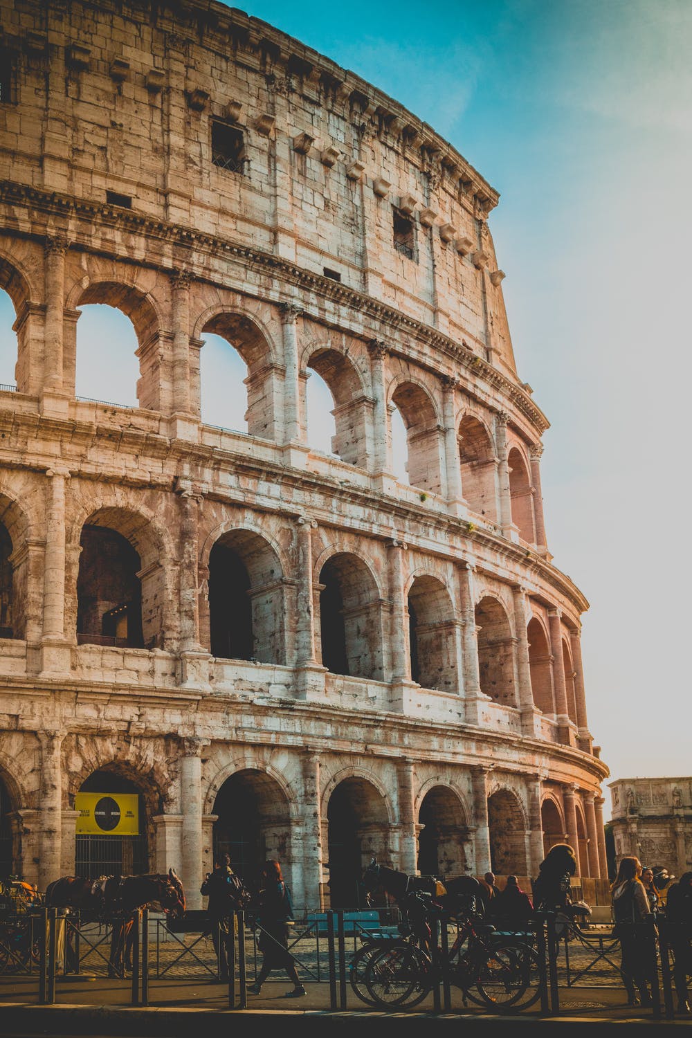 Viaja al Coliseo Romano en Italia con tu visa Schengen tramitada desde Ecuador
