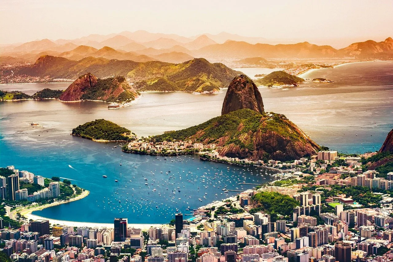 Río de Janeiro desde el aire, con el Pan de Azúcar y la bahía