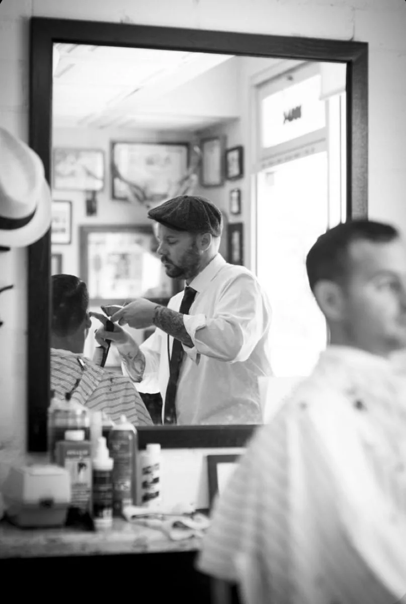 Barbería profesional en Madrid — Máster Internacional AQT Ecuador