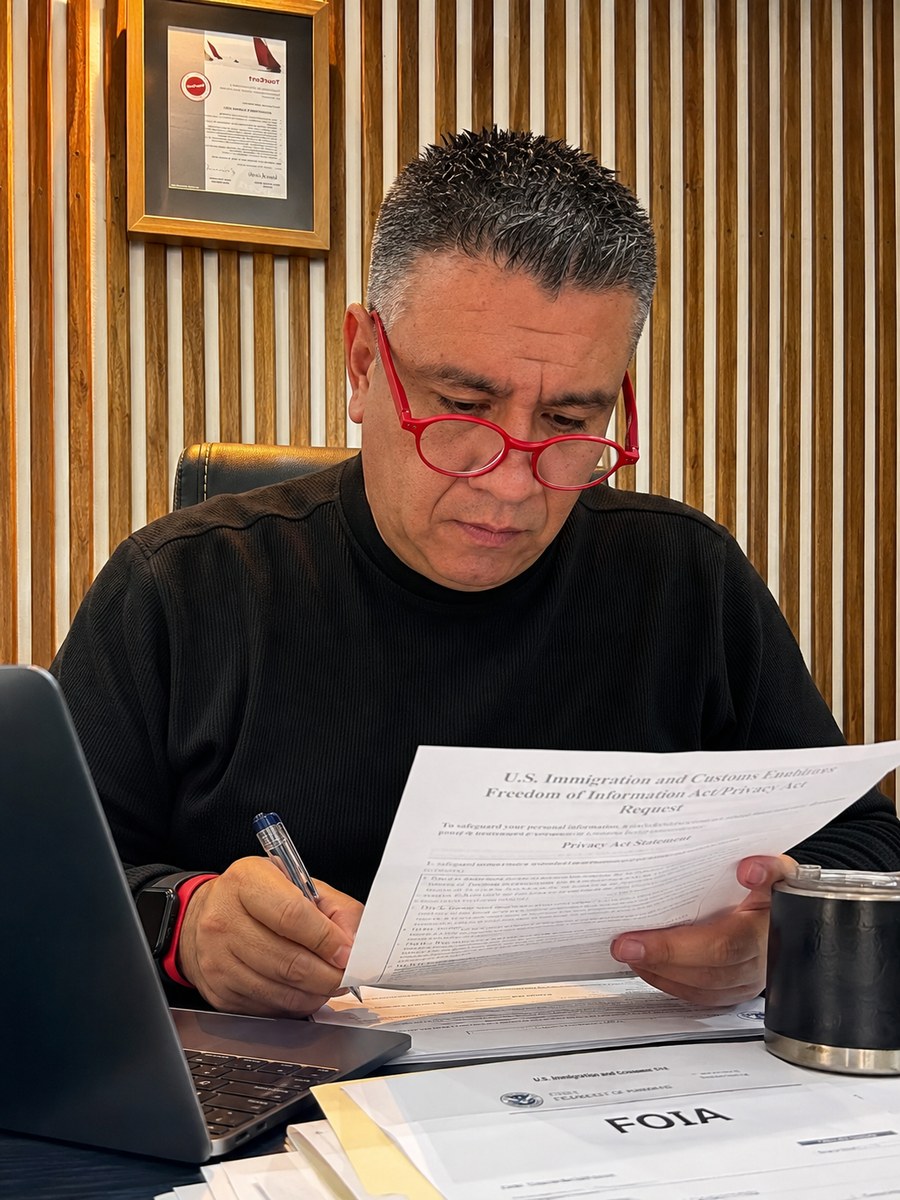 Solicitud FOIA de ICE en revisión durante el trámite de un expediente migratorio